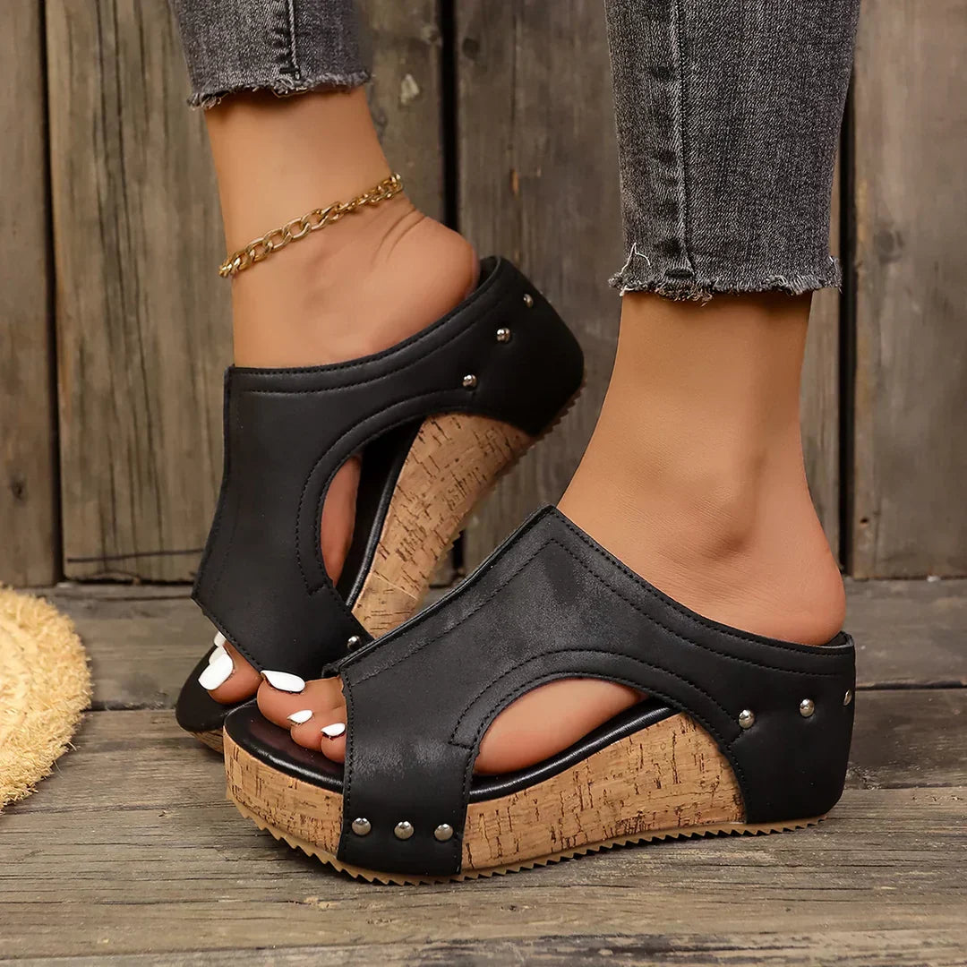 Sandalias de Cuña para Mujer con Soporte del Arco y Detalles de Tachuelas - Negro