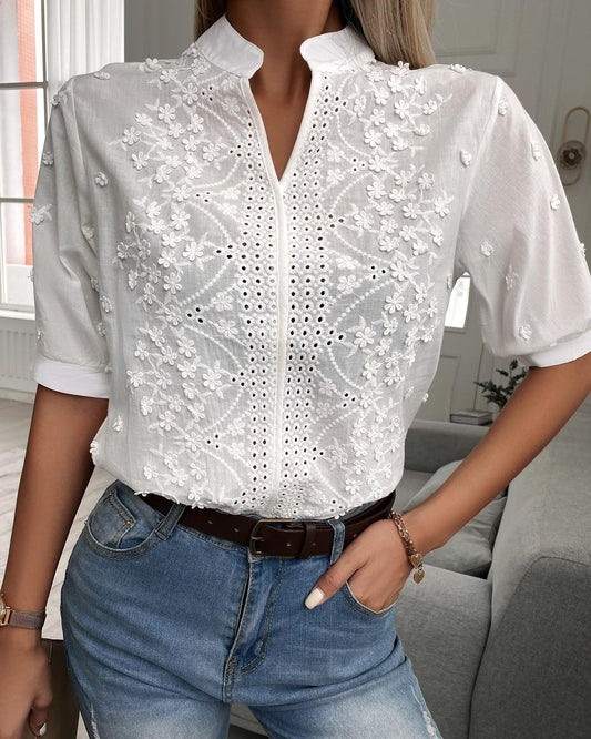 Blusa de Mujer con Cuello en V y Bordado Floral Calado - Blanco