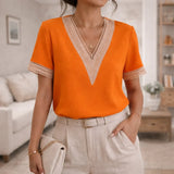 Blusa de Mujer con Cuello en V y Detalles de Encaje