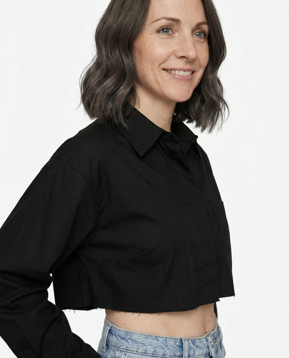 Blusa Corta de Mujer con Bajo Deshilachado y Cuello Clásico