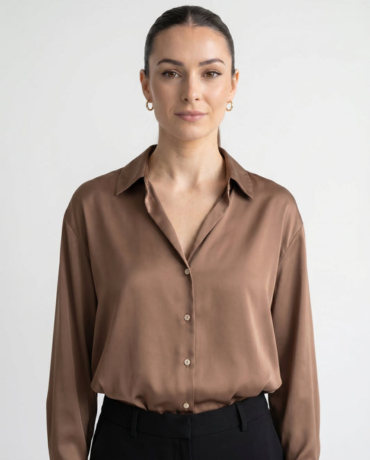 Blusa de Mujer de Satén con Corte Holgado, Cuello Clásico y Puños Abotonados - Marrón