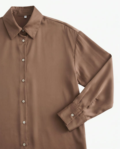 Blusa de Mujer de Satén con Corte Holgado, Cuello Clásico y Puños Abotonados
