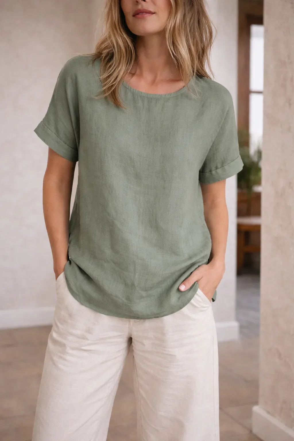 Top de Mujer de Manga Corta con Cuello Redondo y Bajo Curvado